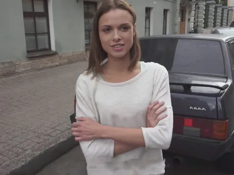 Удачный пикап девушки которая повелась на сказки и согласилась потрахаться с незнакомым парнем